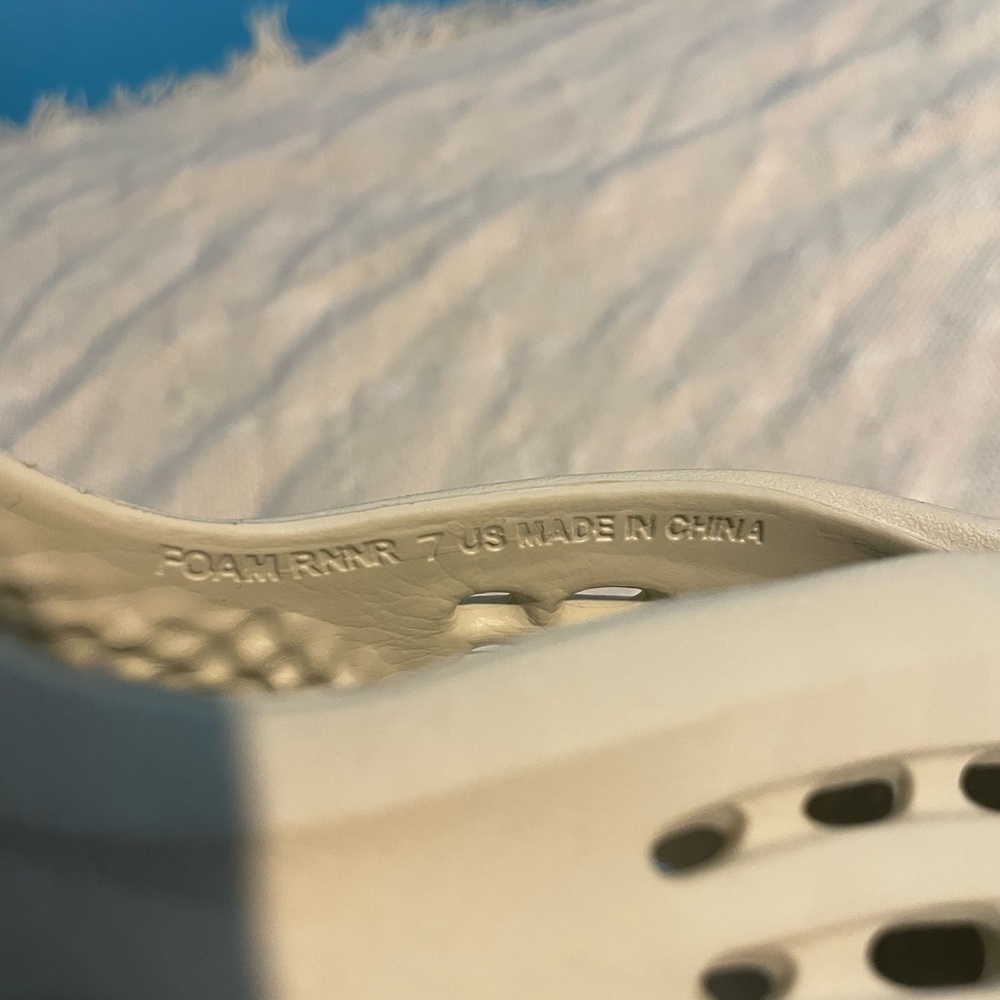 Yeezy Foam Runners Cream size 7 Worn In Great Condition - Picture 11 of 13